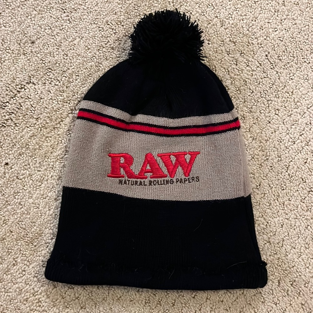 Raw Zig Zag rolling papers official winter hat